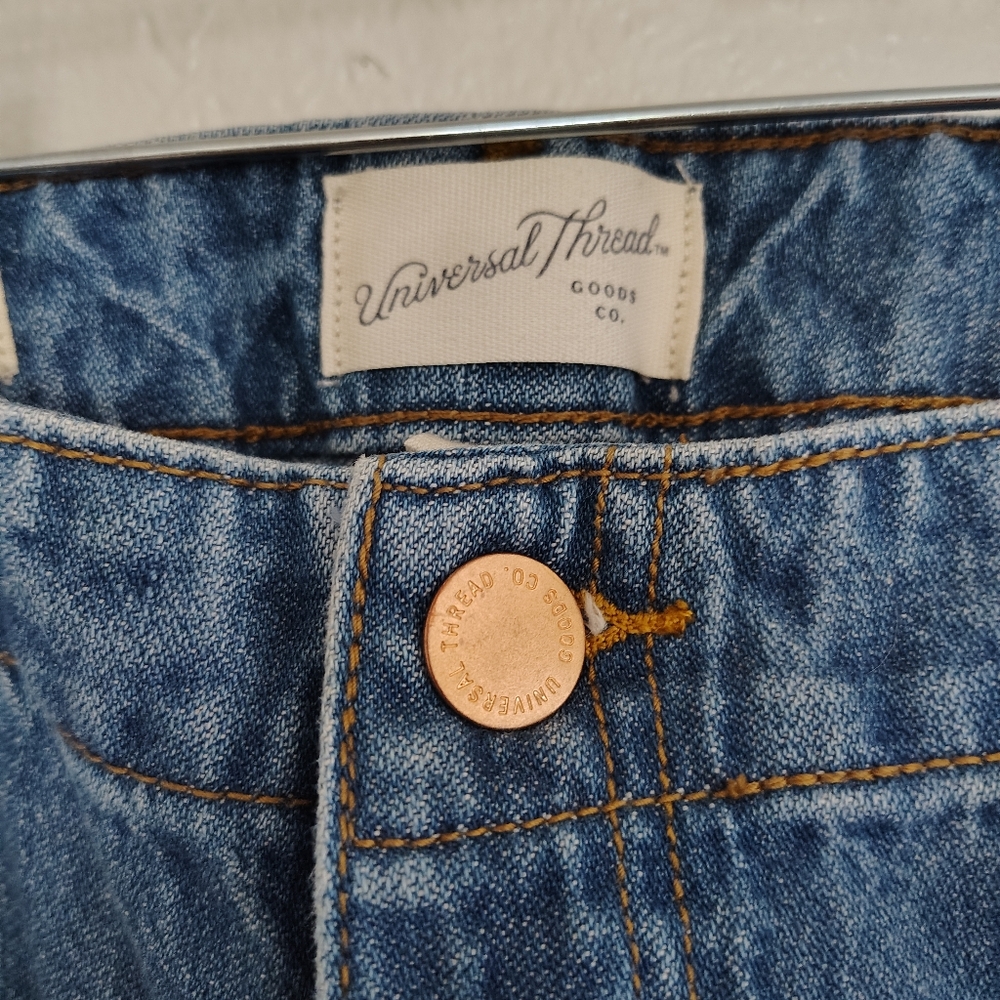 Universal Thread Blue Relaxed Jeans - Picture 3 of 5
